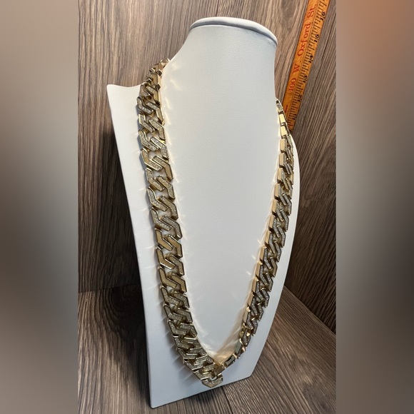 Large Gold Chain - Picture 2 of 5